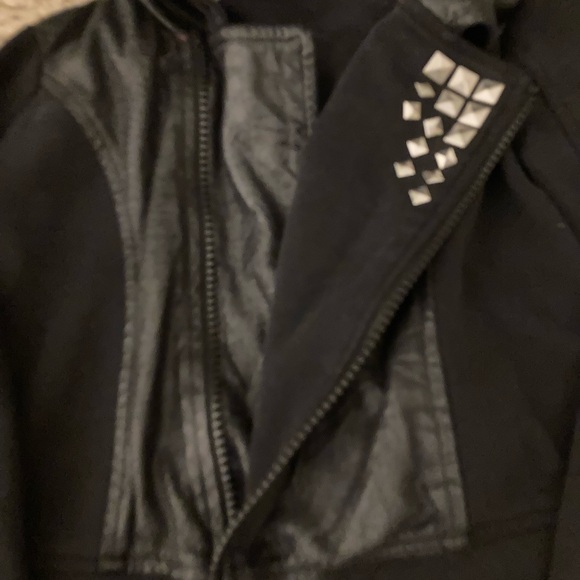 2 pc  size 6x/sm outfit . sparkle jeans. Partial faux leather jacket/ sweatshirt - Picture 3 of 6